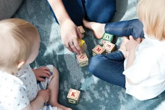 Vitamíny a doplňky stravy pro děti: kdy dávají smysl, co řešit