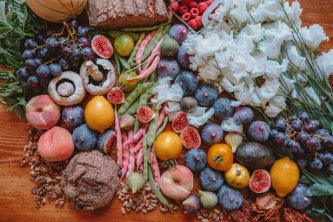 Čerstvé ovoce v misce – správné skladování pro zachování vitamínů