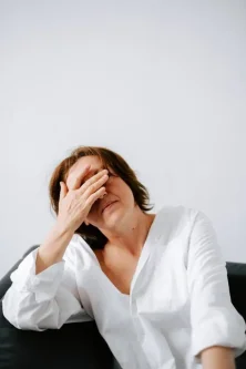 Menopauza a perimenopauza: příznaky, co pomáhá, kdy k lékaři